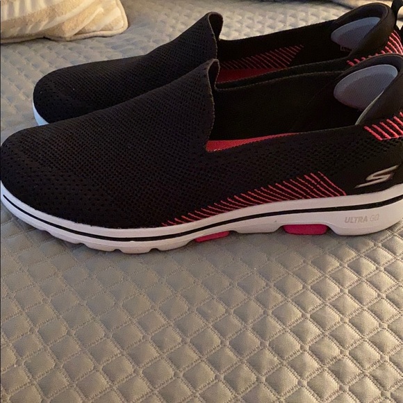 Sketchers - Picture 4 of 5